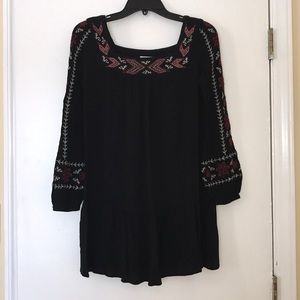 Embroidered dress red and black